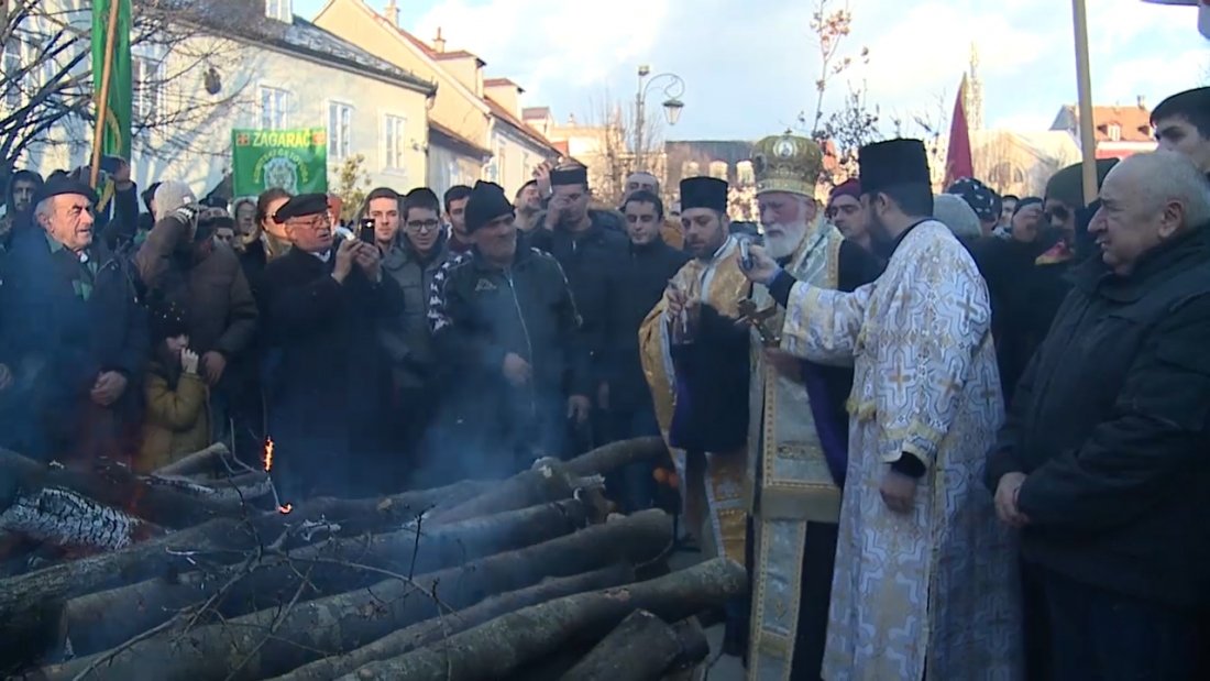 Na Cetinju badnjaci su se ložili na dva mjesta: Dočekaćemo dan kad će